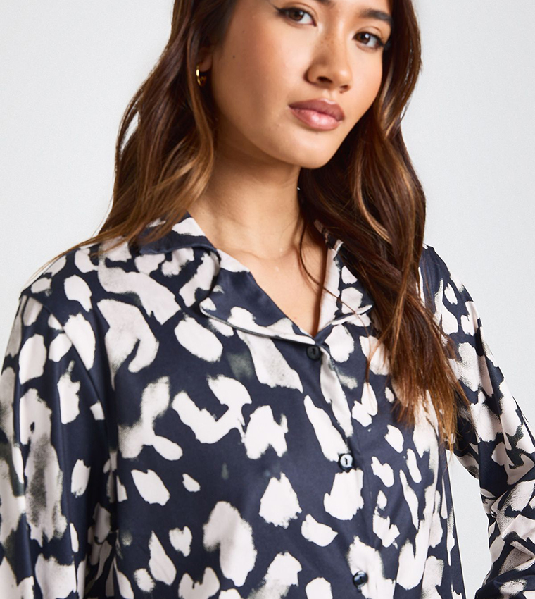 طقم بيجاما توب  كم طويل بطبعة فهد