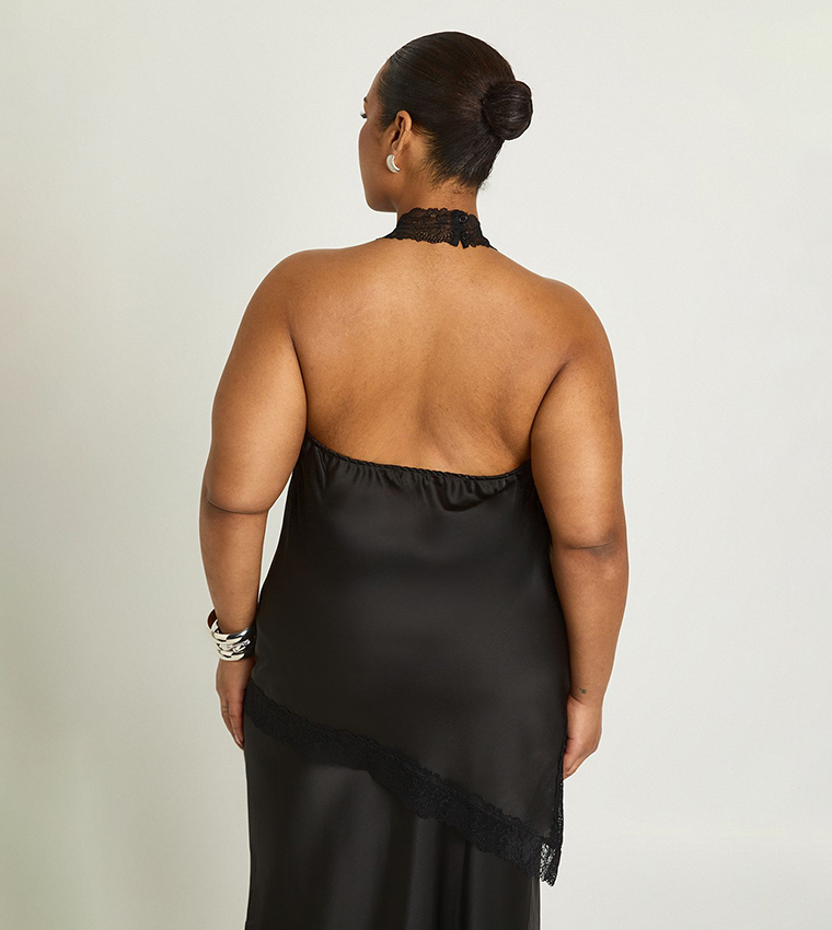 توب ساتان بحواف دانتيل وقبة منسدلة للمقاسات الكبيرة 