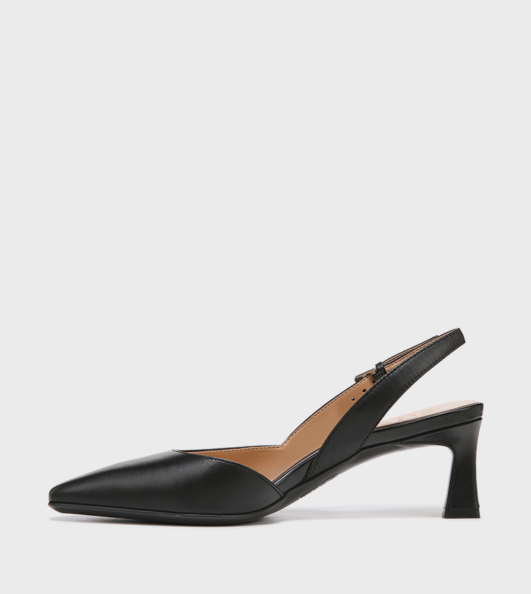 حذاء بحزام خلفي