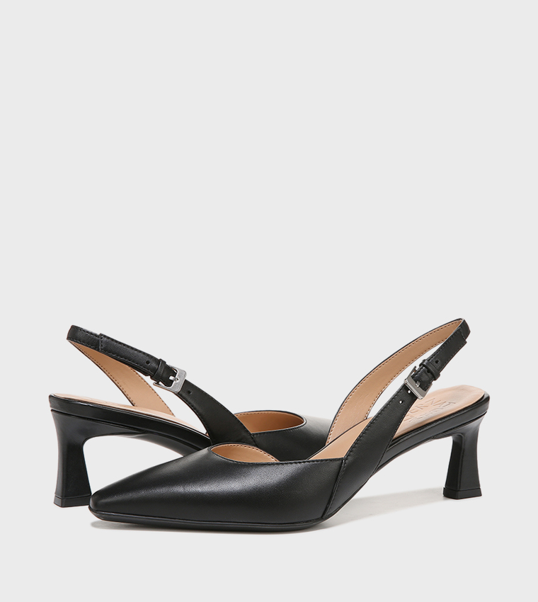 حذاء بحزام خلفي