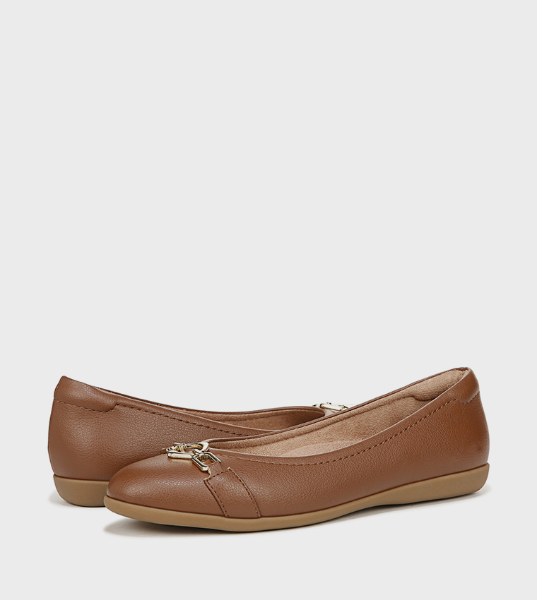 VIVIENNE-O Metal Accent Ballerinas