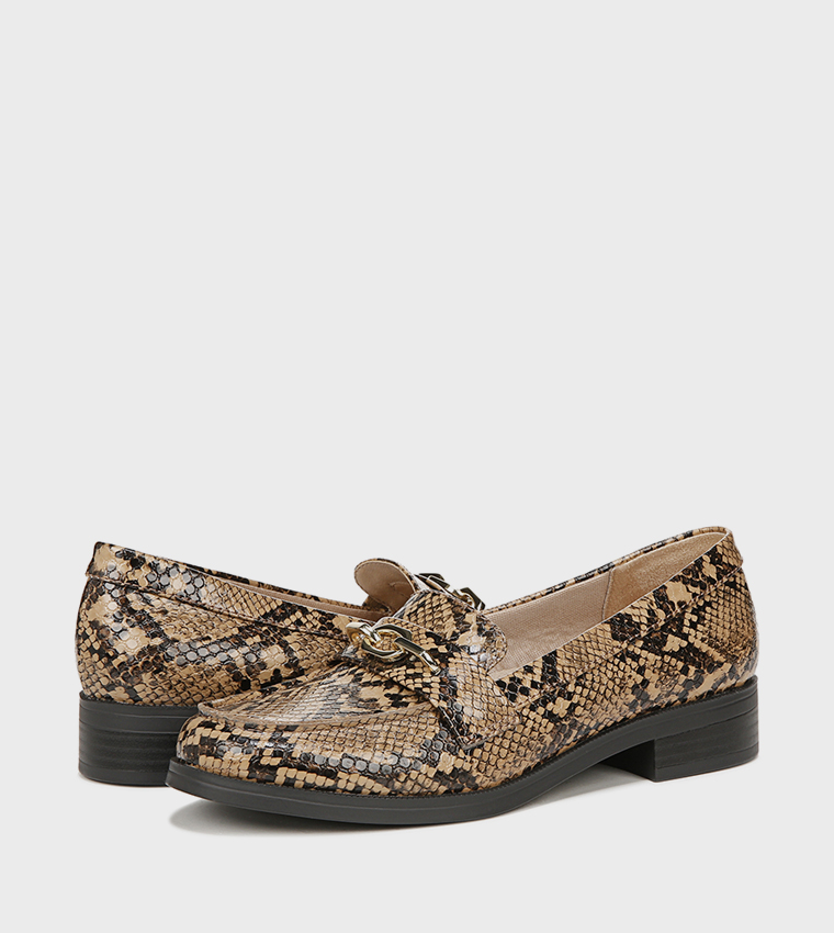 حذاء لوفر بإكسسوار معدني