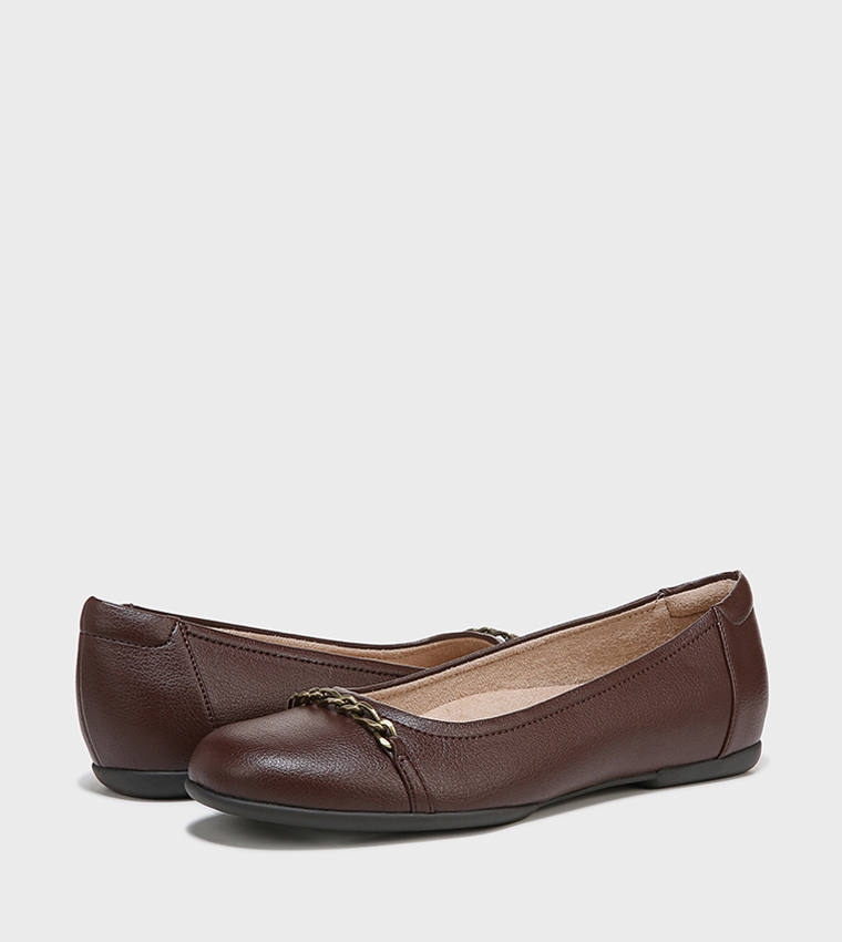 Round Toe Chain Detail Ballerina