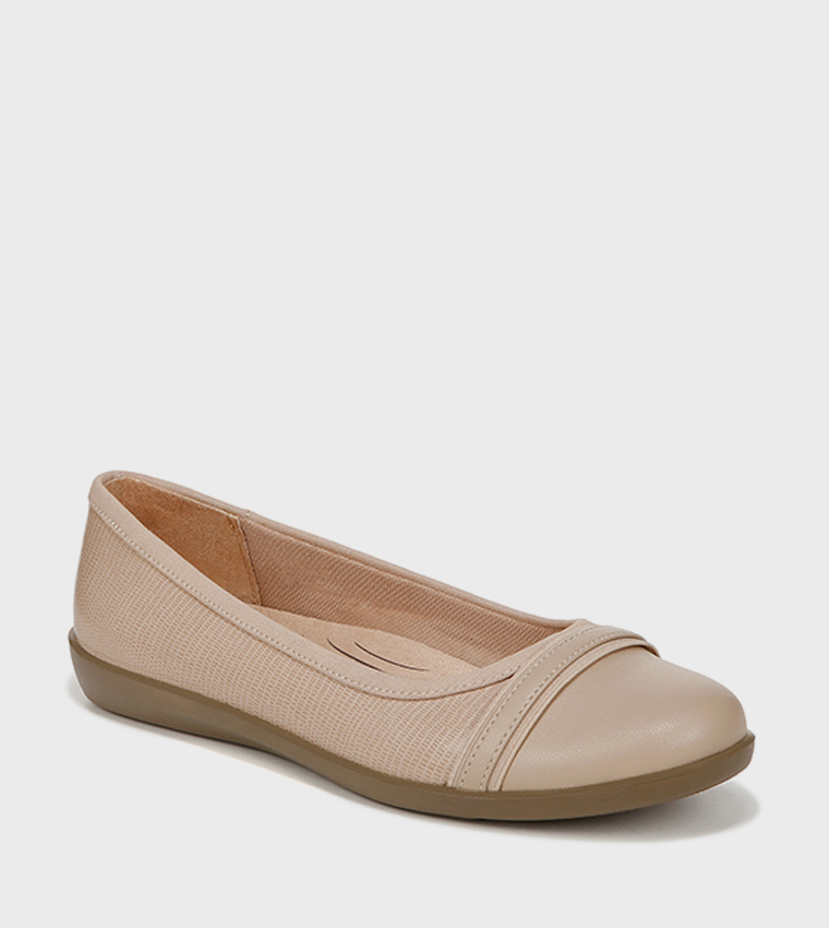 NILE Round Toe Ballerinas