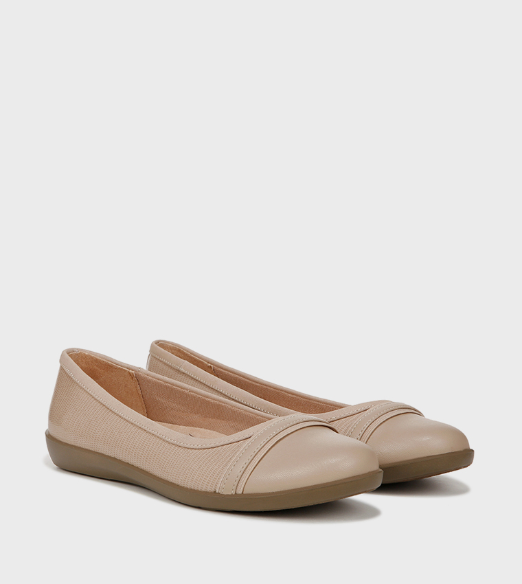 NILE Round Toe Ballerinas