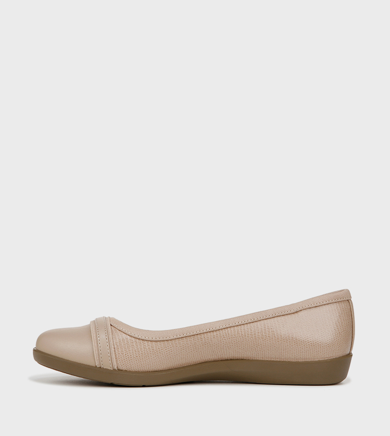 NILE Round Toe Ballerinas