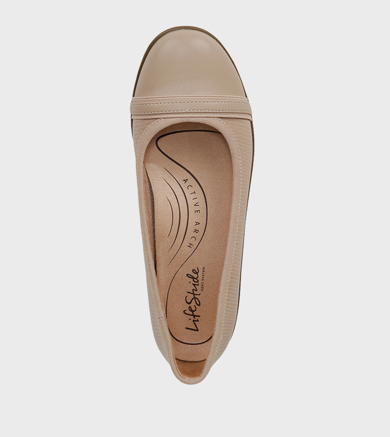 NILE Round Toe Ballerinas