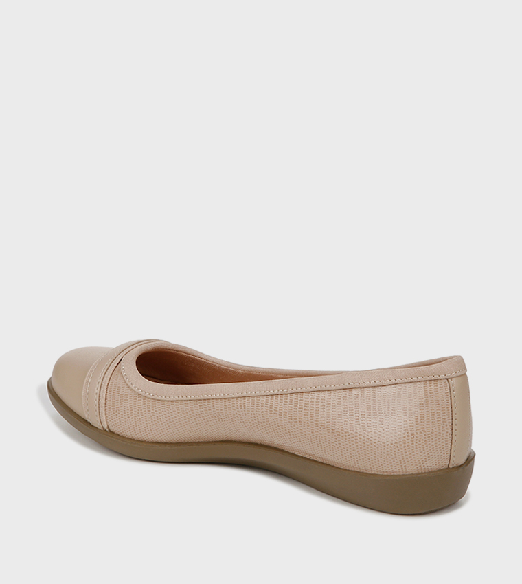 NILE Round Toe Ballerinas