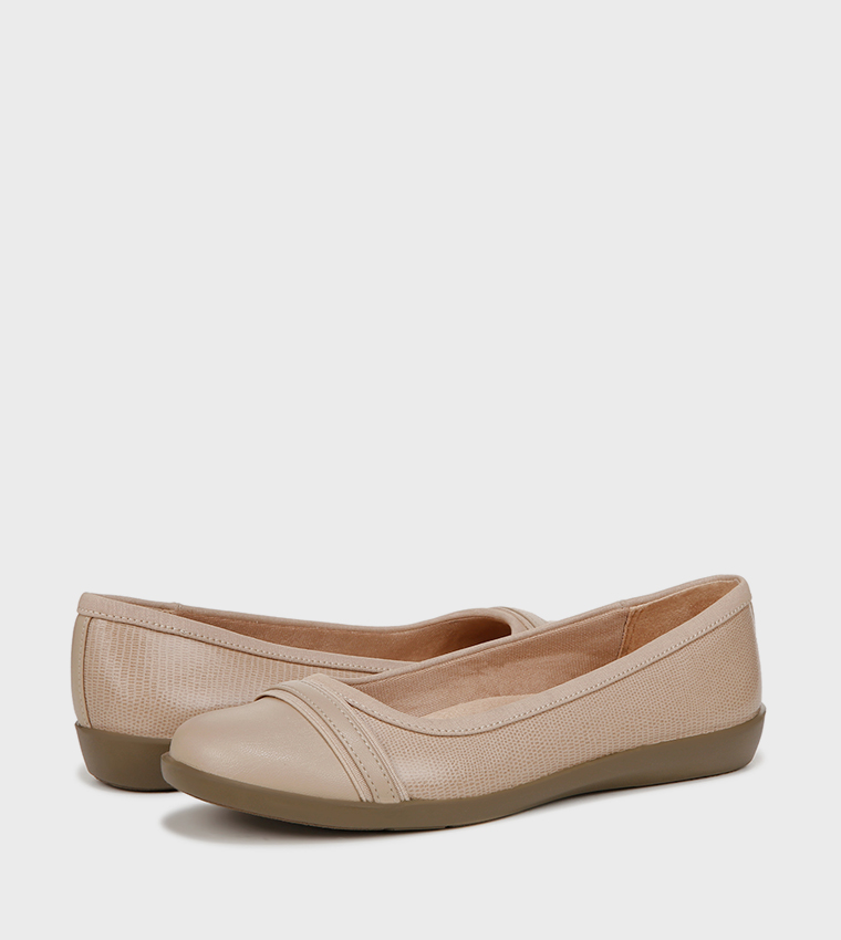 NILE Round Toe Ballerinas
