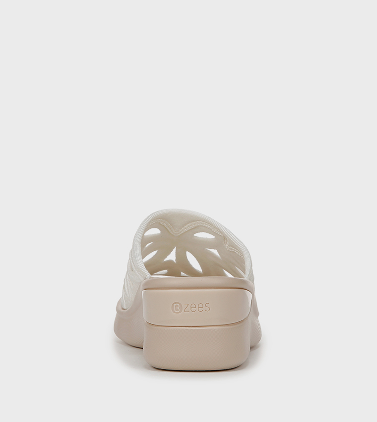 صندل بكعب سميك بقصة ليزر