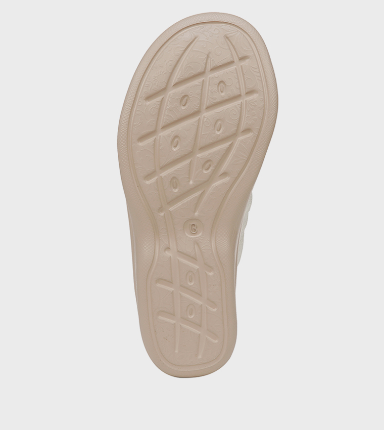 صندل بكعب سميك بقصة ليزر