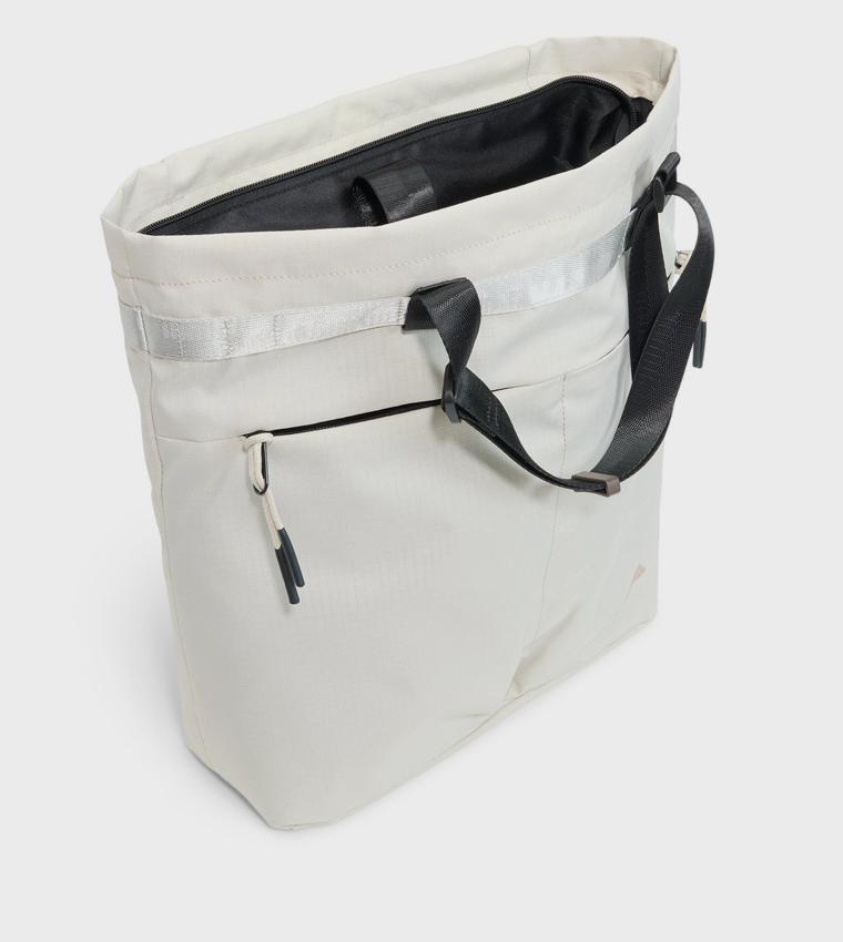 حقيبة ظهر بتصميم توت 