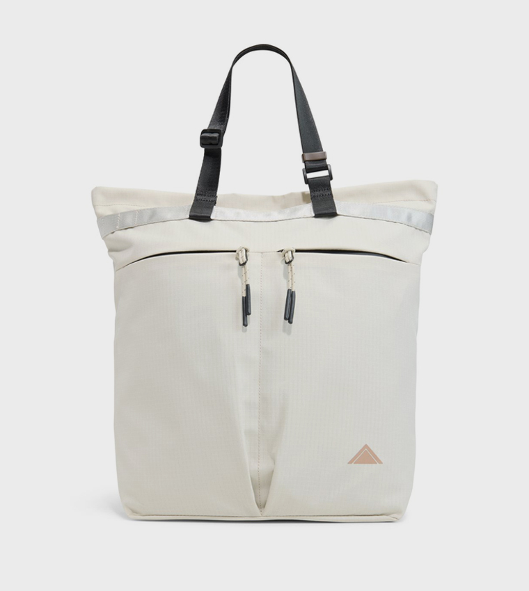 حقيبة ظهر بتصميم توت 