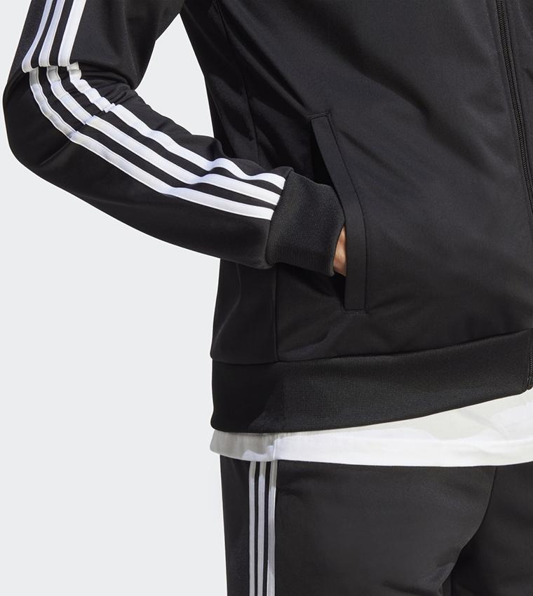 بدلة رياضية بتطريز شعار الماركة