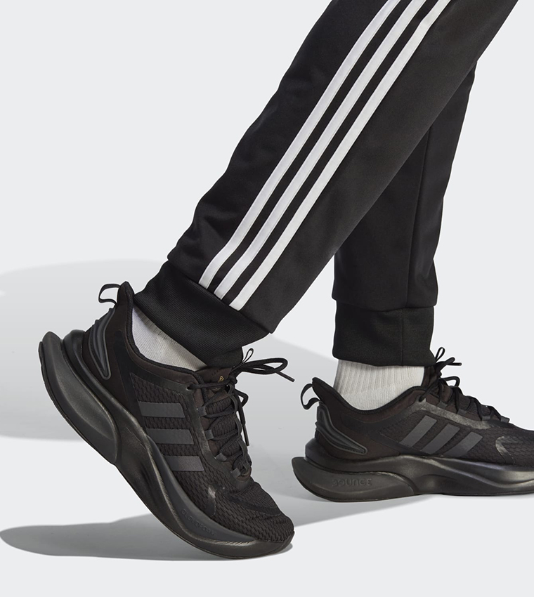 بدلة رياضية بتطريز شعار الماركة