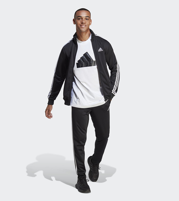 بدلة رياضية بتطريز شعار الماركة