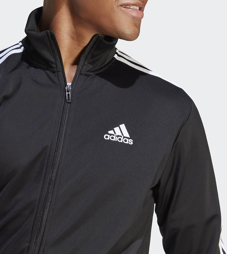 بدلة رياضية بتطريز شعار الماركة