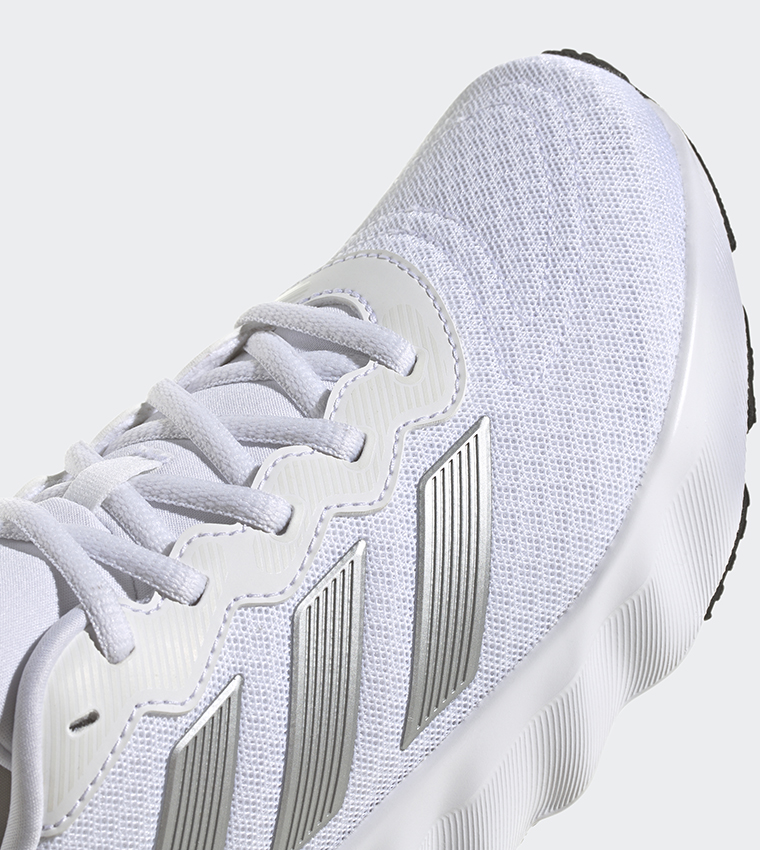 SWITCH MOVE Running Shoes