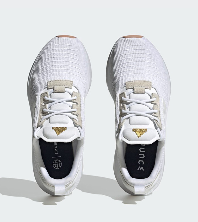 Swift run white on sale shoes