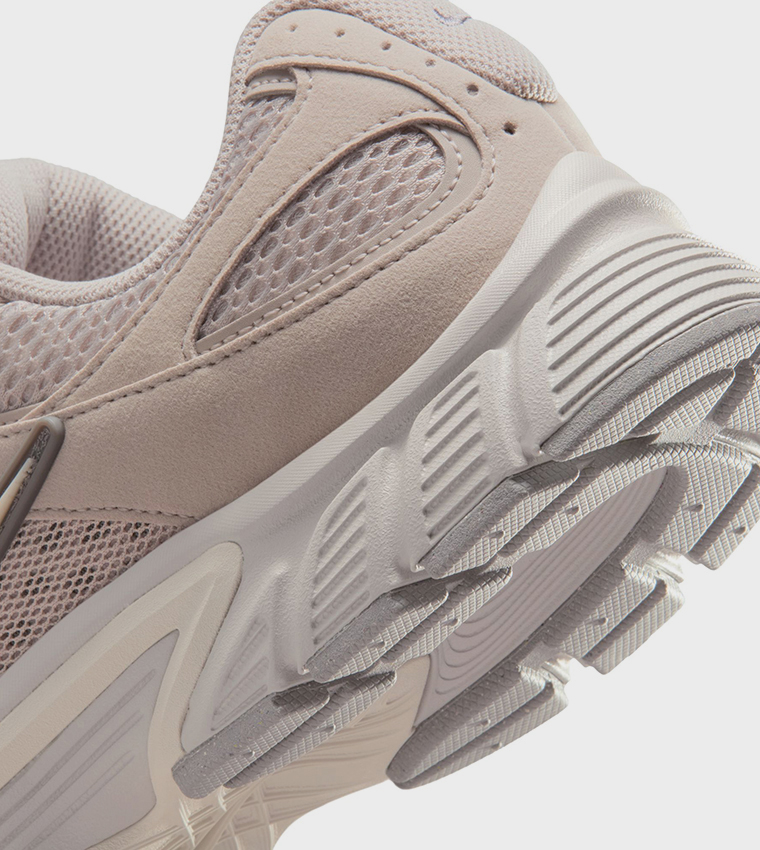 سنيكرز جري في 5 آر إن آر برباط