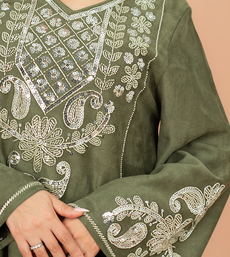 جلابية مطرز كم فلير 