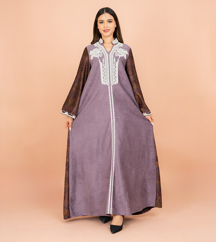 جلابية مطرزة بقبة واقفة 