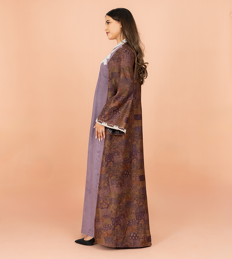 جلابية مطرزة بقبة واقفة 