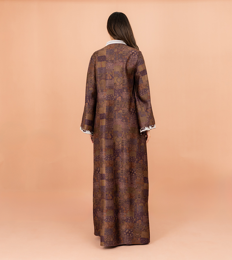 جلابية مطرزة بقبة واقفة 