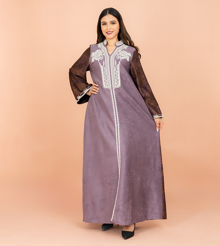 جلابية مطرزة بقبة واقفة 