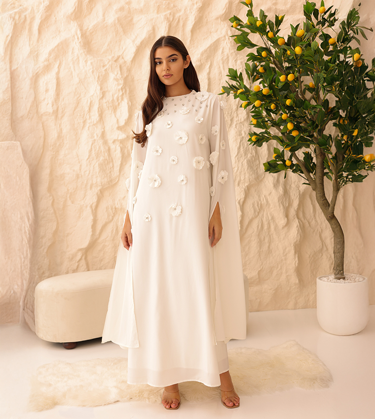 جلابية مزينة بالورود وكم كيب 