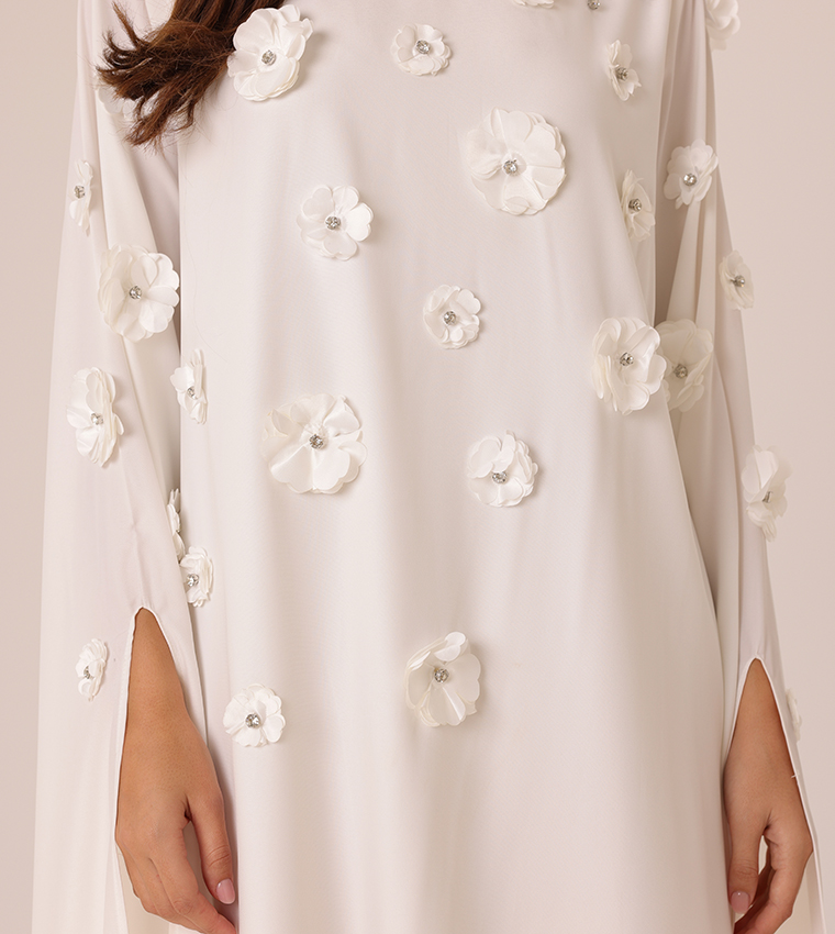 جلابية مزينة بالورود وكم كيب 