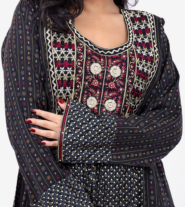 Embroidered Long Sleeves Jalabiya
