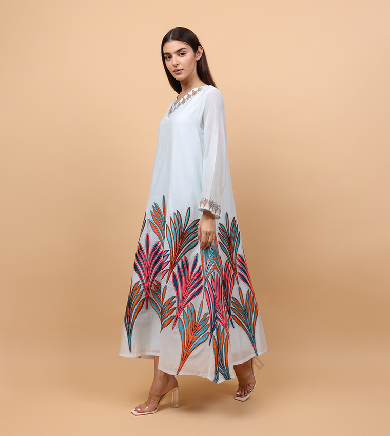 جلابية مزينة بقبة V