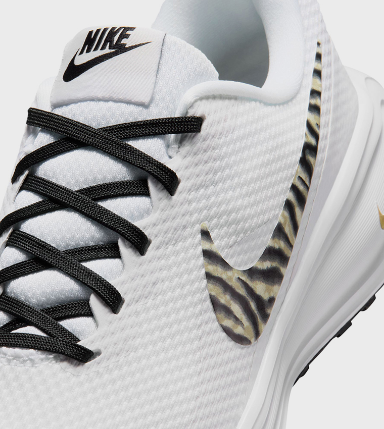 سنيكرز جري ريفوليوشن 8