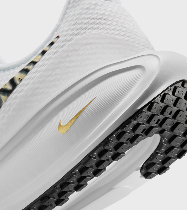 سنيكرز جري ريفوليوشن 8