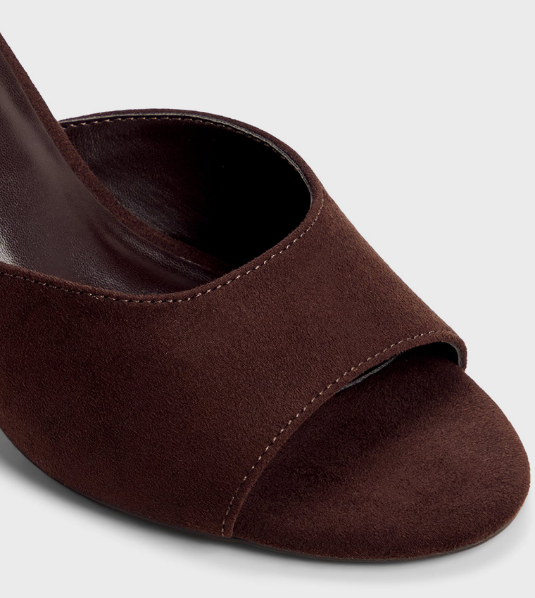 صندل بكعب ومقدمة مفتوحة 