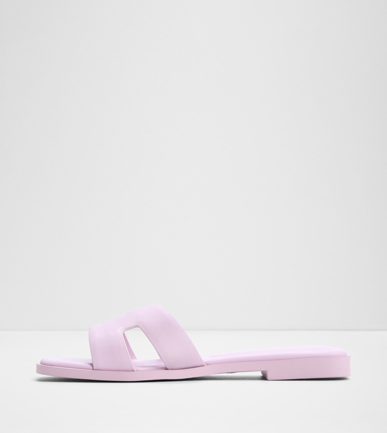 ITSANDAL Textured Flat Sandals