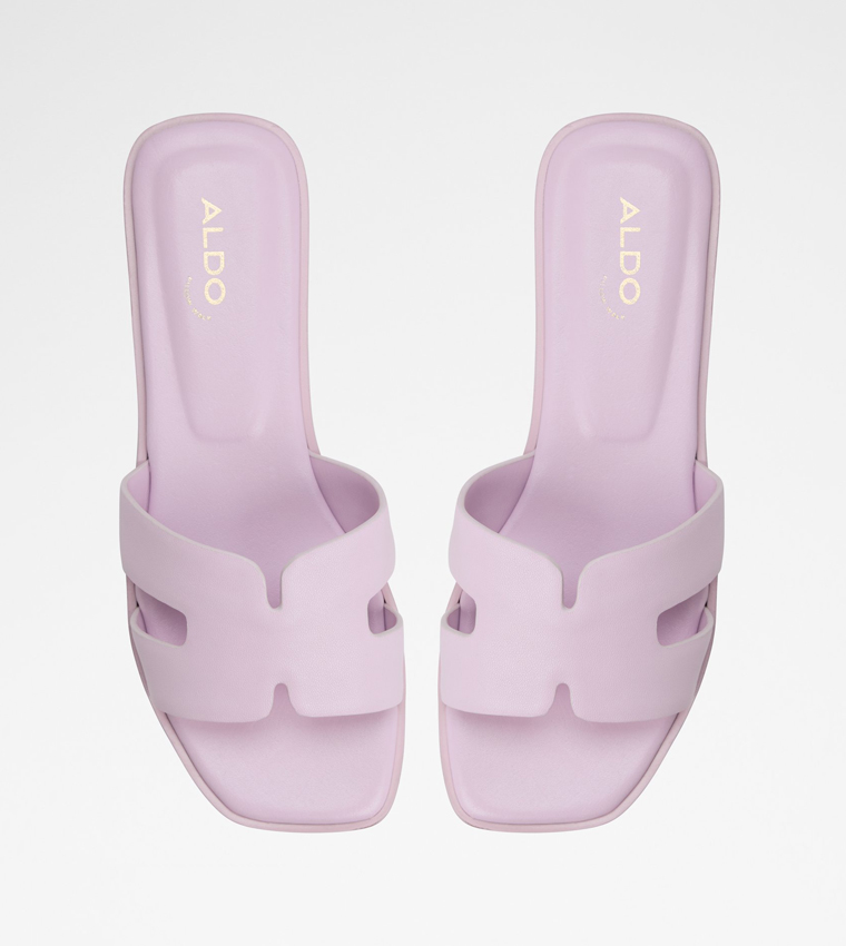 ITSANDAL Textured Flat Sandals