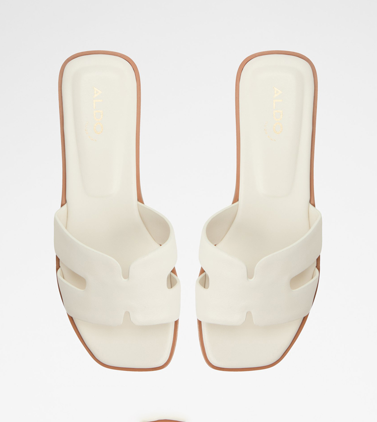 ITSANDAL Textured Flat Sandals