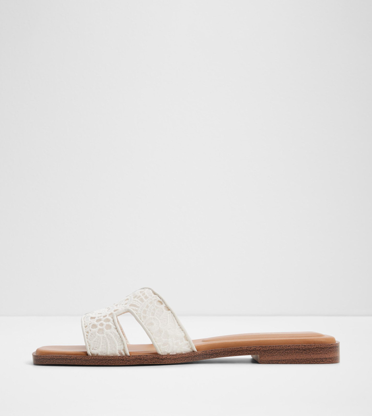 ITSANDAL Embroidered Flat Sandals