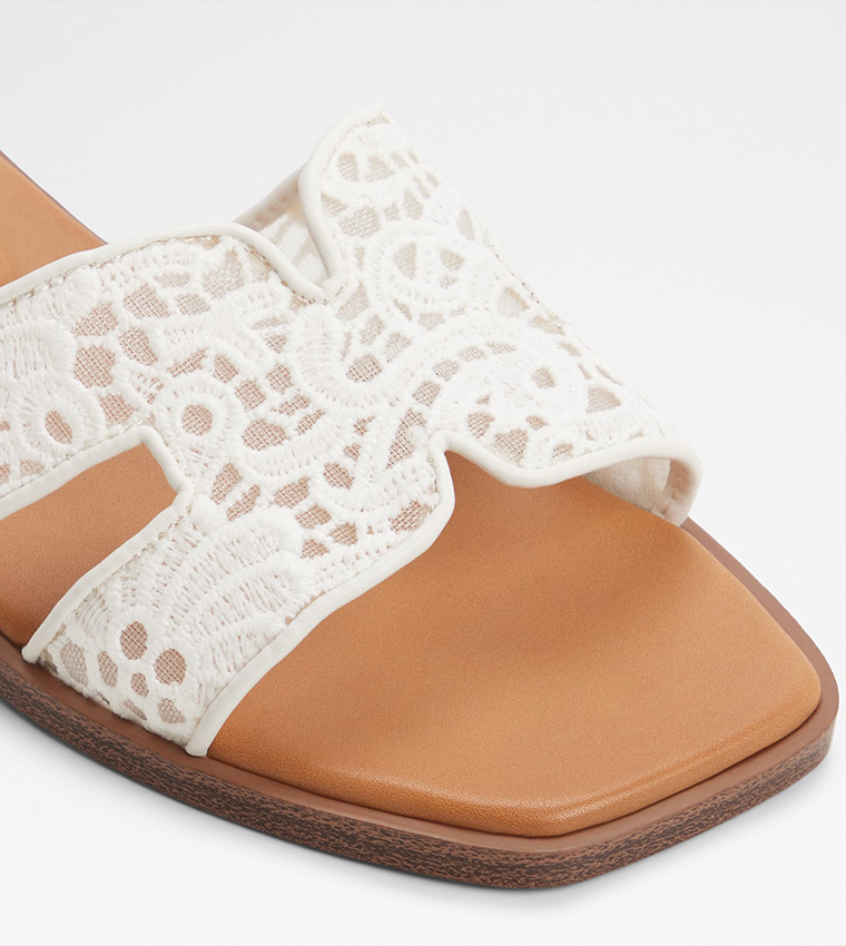 ITSANDAL Embroidered Flat Sandals