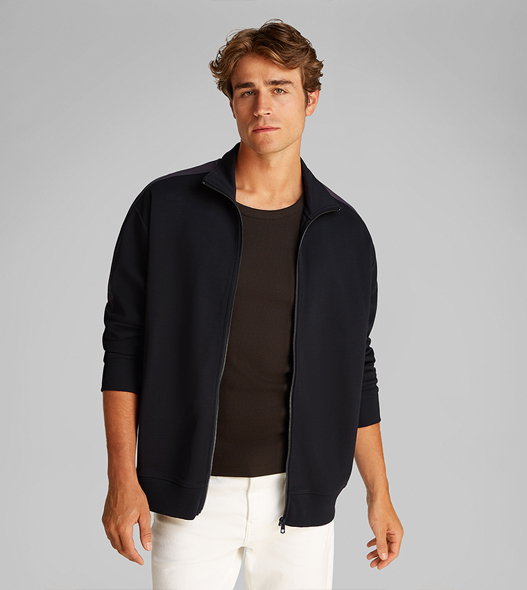 جاكيت بسحاب وأكمام طويلة