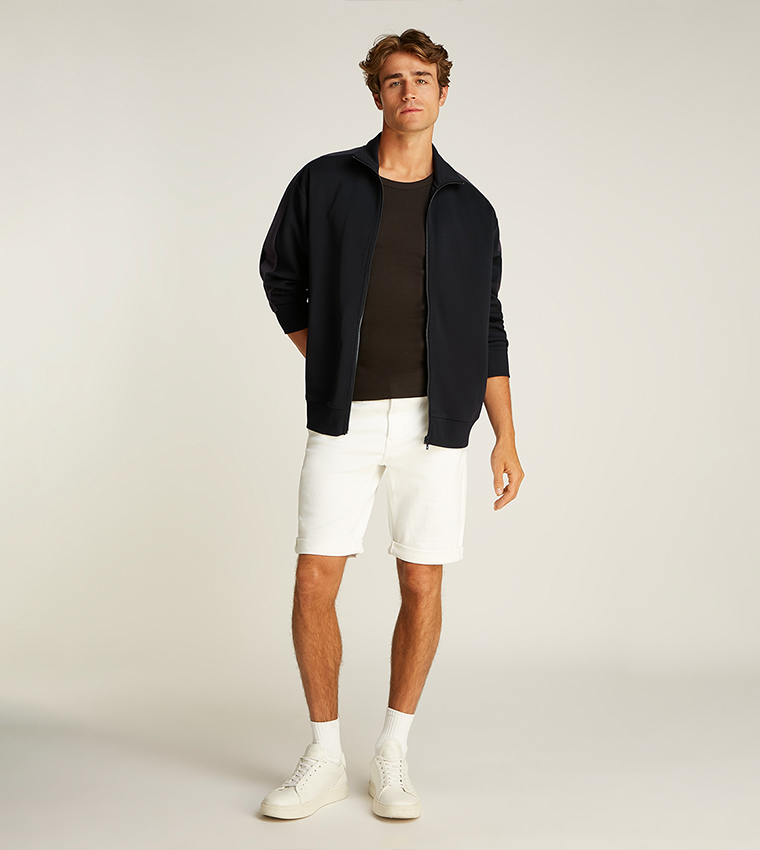 جاكيت بسحاب وأكمام طويلة