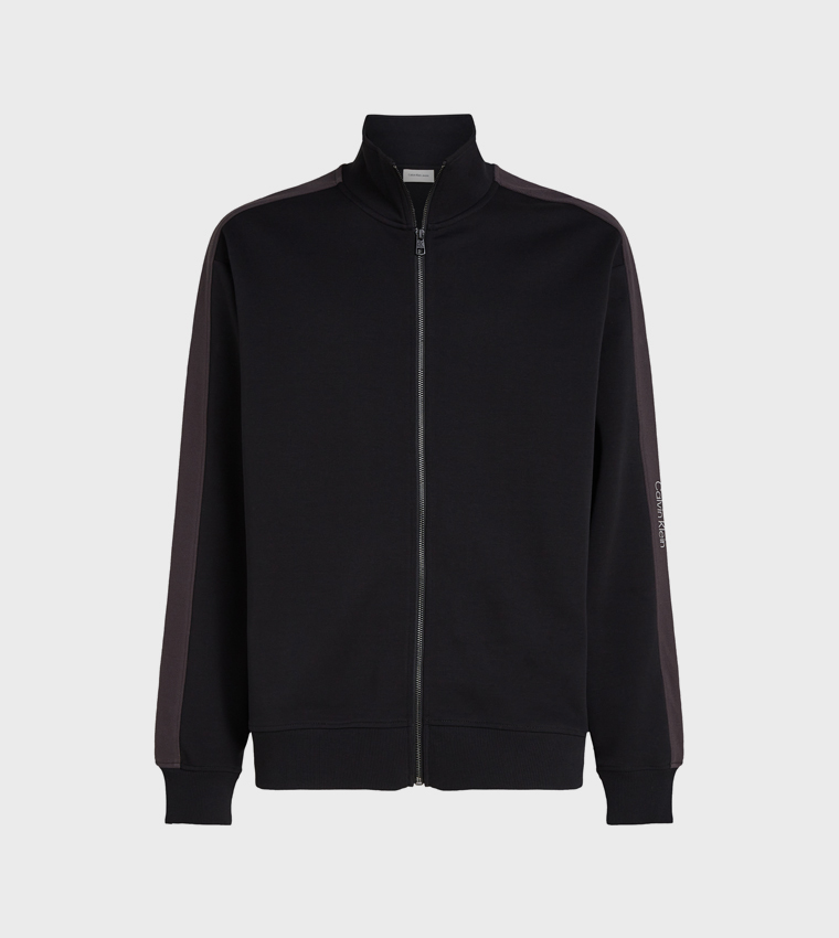 جاكيت بسحاب وأكمام طويلة