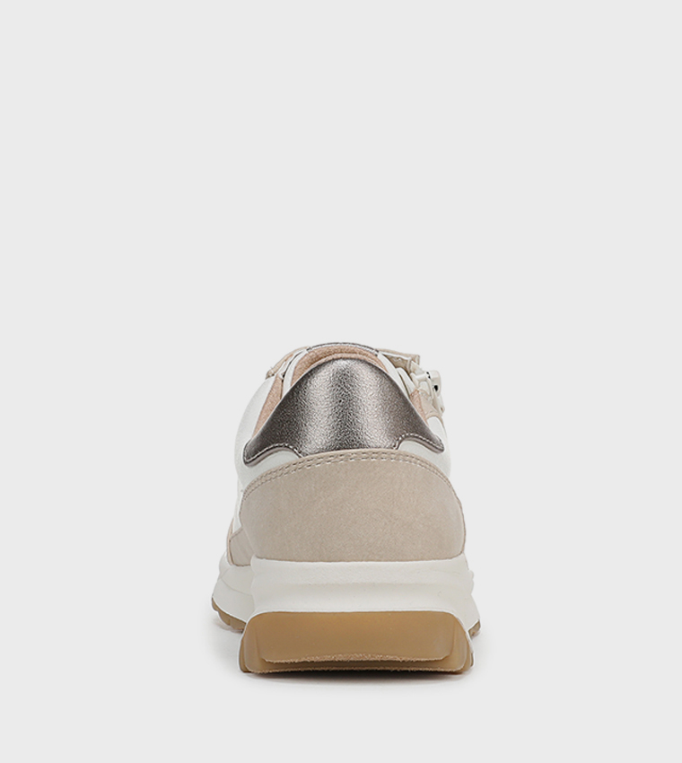 JACE Round Toe Lace-Up Sneakers