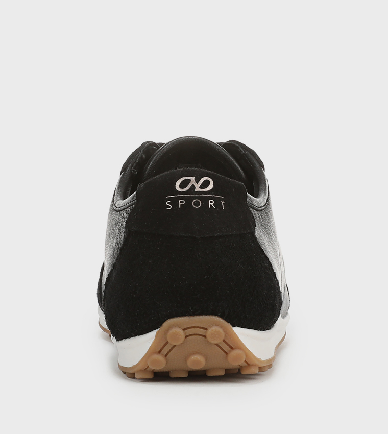 سنيكرز كلوف برباط 