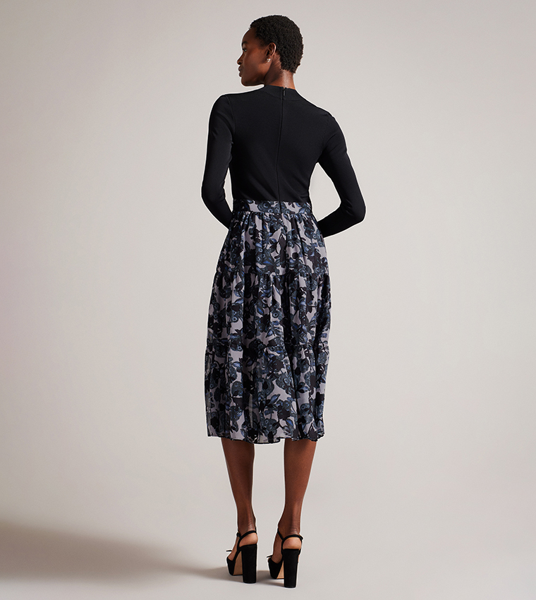 فستان بطبعة