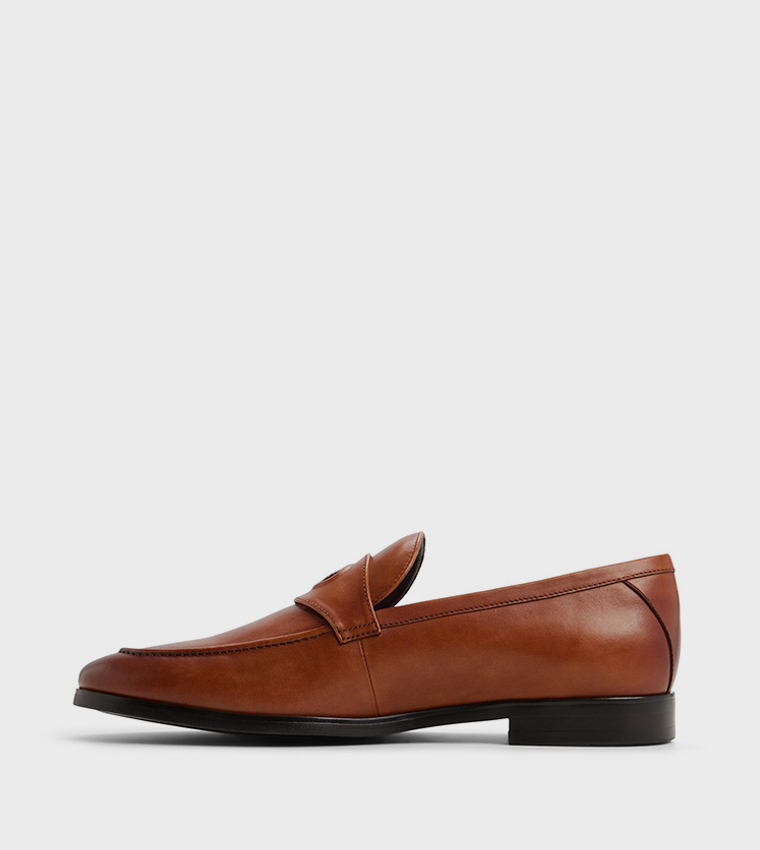 JAROD Round Toe Slip-On Loafers