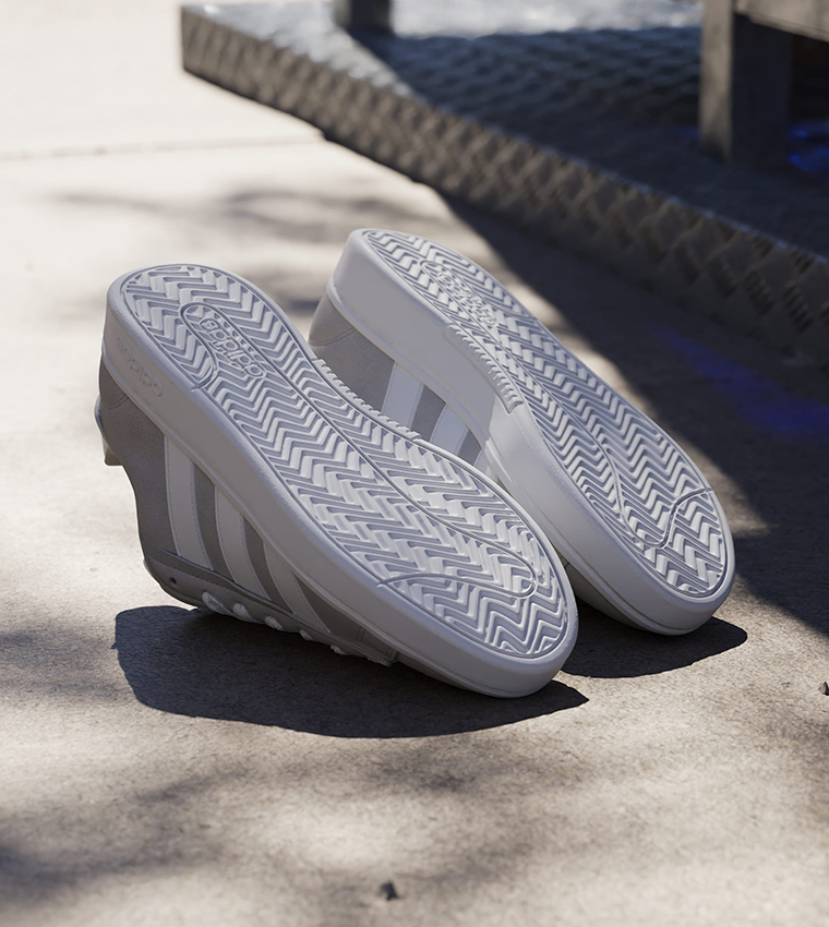 GRAND COURT ALPHA Lace Up Sneakers