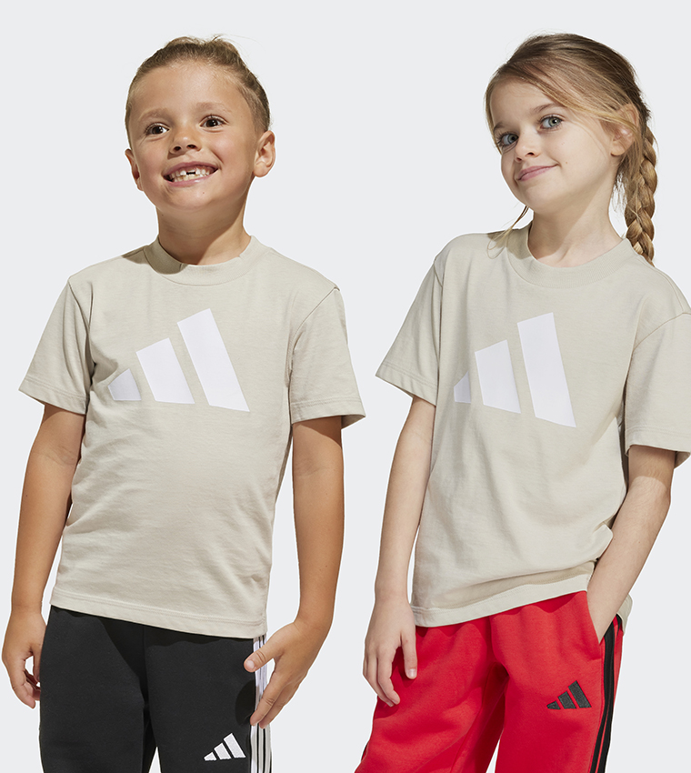 تيشيرت بأكمام قصيرة إسينشالز